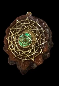 Knopfzapfen (DRITTES AUGE) mit Gold Aufkleber ANHÄNGER - Bild 1 von 2