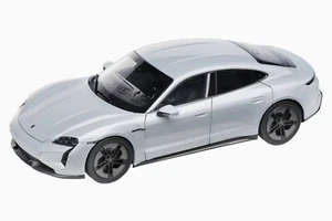 1:18 NOREV 2025 PORSCHE Taycan (J1.2) Turbo S Ice Gray Met. Black DEALER EDITION - Picture 1 of 5