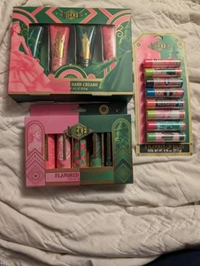 Lote de 3 paquetes de 2 bálsamo labial y crema de manos Wicked Movie  - Imagen 1 de 2