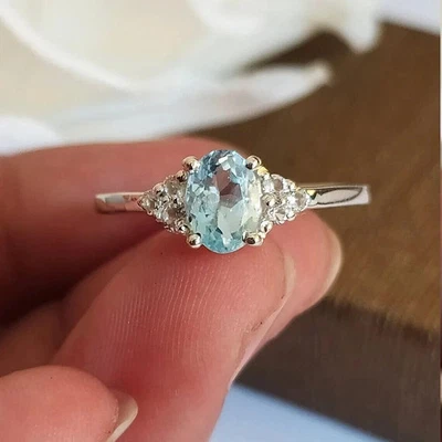 Помолвочное кольцо с имитацией аквамарина овальной огранки с покрытием из белого золота 14 карат 2,30 карата - Изображение 1 из 4