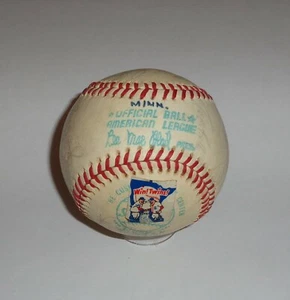 1975 Minnesota Twins Autographed Team Baseball 22 Signatures Bert Blyleven - Picture 1 of 9