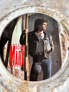 Richard Marx großer 6 Zoll Knopf mit Ständer - Bild 1 von 2