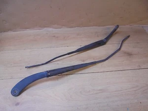 RENAULT MEGANE 2003-2008 PAIR OF FRONT WIPER ARMS - Picture 1 of 6