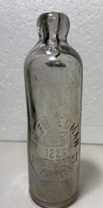 Botella de refresco vintage WM FRIEDMAN Blob Top letras transparentes elevadas 8" de alto x 2 1/4 - Imagen 1 de 8