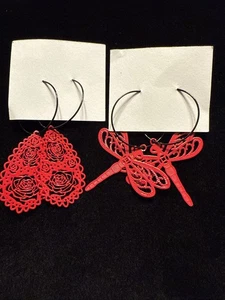 Rote Rose Tropfen & Libelle schwarz Creolen 2 Sets Ohrringe (Lot# 417) - Bild 1 von 6
