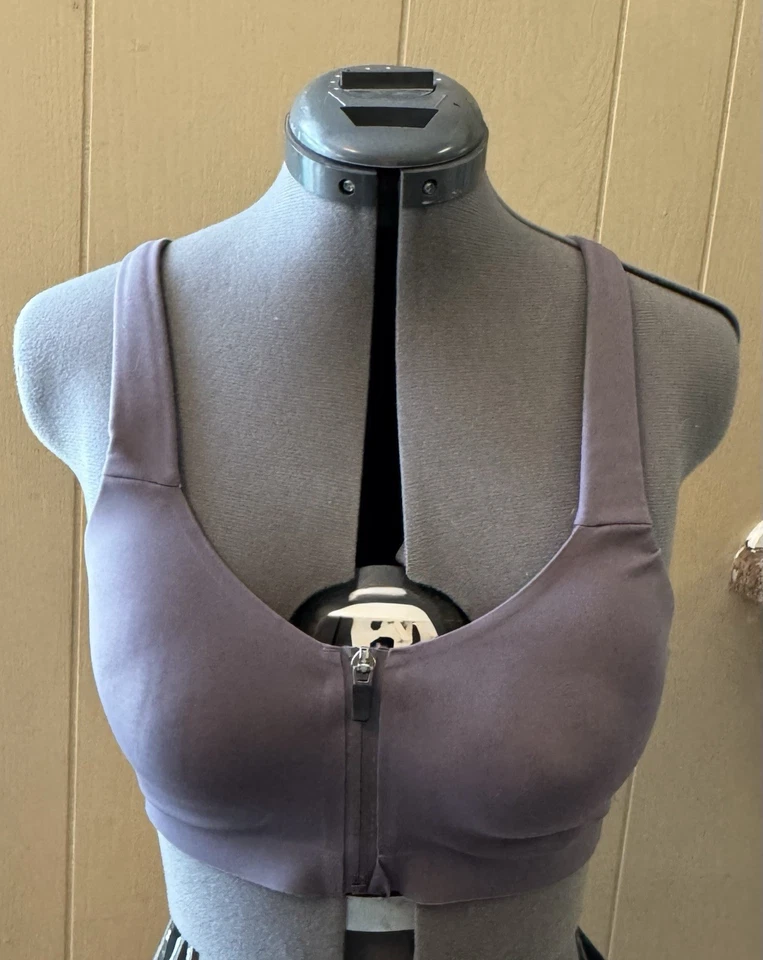 Sujetador deportivo Victoria's Secret Victoria morado talla 36B con correas doradas Foto 1 de 3