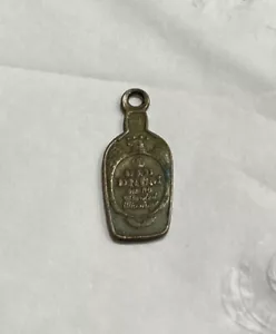 VECCHIO TAMBURO WHISKY CALVERT DISTILLATORI BOTTIGLIA OTTONE portafortuna portachiavi - Foto 1 di 2