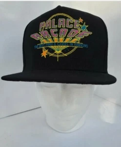 Offizielle STRANGER THINGS PALACE ARCADE Druckknopflasche Mütze. Nagelneuer Artikel. One Sizestr - Bild 1 von 7