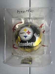 Pittsburgh Steelers Cinta Dorada Bola de Vidrio Adorno Nuevo en Paquete Original - Imagen 1 de 4