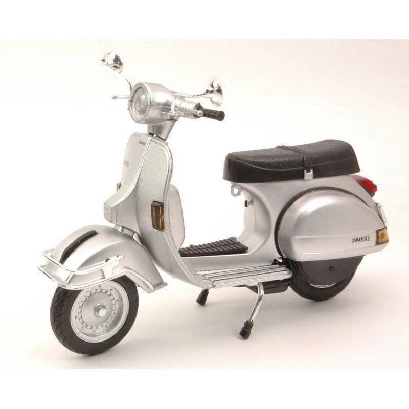 NEW RAY 1:12 MOTO DIE CAST VESPA P200E DEL 1978 SILVER ARGENTO    ART 42123 - Immagine 1 di 1