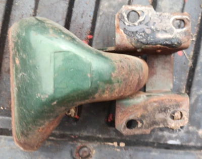 Bisagra de puerta superior delantera DS número 43 de un Oldsmobile Toronado 1970 Foto 1 de 4