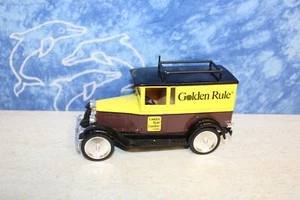 (MP) Camión de reparto Chevrolet® 1928 centro de madera Golden Rule® 1928 banco de monedas - Imagen 1 de 5