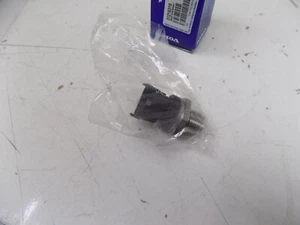 GENUINE Volvo C30 C70 V70 XC70 XC90 D5 Fuel Pressure Sensor 31216319 - Picture 1 of 1
