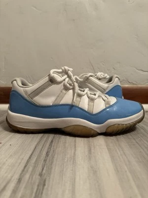 Nike Air Jordan 11 retrô baixo UNC azul universitário 2017 usado tamanho 10 - Imagem 1 de 4