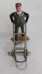 Britain's Vintage Lead Railway Porter Luggage Cart #802/811 - Bild 1 von 6