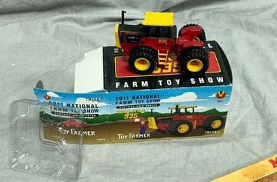 VERSATILE 935 4WD Tractor 2011 National Farm Toy Show 1:64 Ertl NIB - Image 1 of 4
