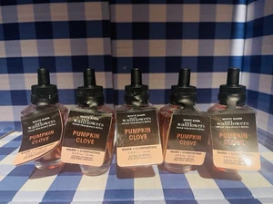 Bath Body Works Pumpkin Clove  Wallflower Bulb Scented Oil Refills 4 - Picture 1 of 2