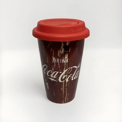 Caneca vermelha com imitação de madeira muito boa. - Imagem 1 de 4