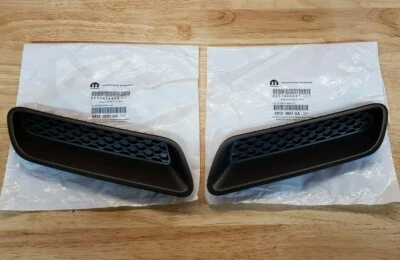 NEW 2009-2018 Dodge Ram 1500 R/T (LH & RH) Hood Scoop Inserts, OEM Mopar Foto 1 de 4