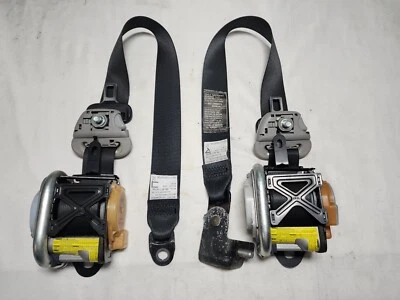 2006 - 2007 Mitsubishi Lancer EVO Drivers & Passengers Front Seat Belts (Black)  Foto 1 de 4