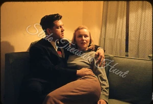 Pretty Woman Handsome Man Love Couch 35mm Slide 1950s Red Border Kodachrome - Picture 1 of 2