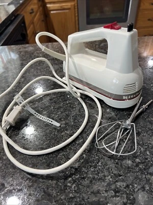 Batidora de mano KitchenAid vintage 5 velocidades blanca KHM5DHWH2 con batidores. Funciona Foto 1 de 4