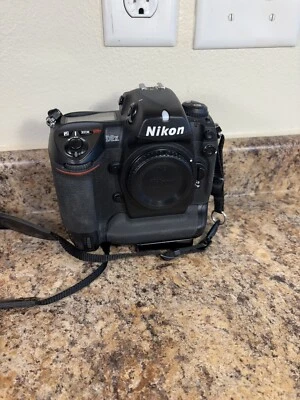 Cuerpo de cámara digital Nikon D2X 12,4 MP SLR Foto 1 de 4