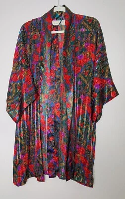 Bata corta vintage etiqueta dorada Victoria's Secret grande rosa floral cachemira joya Foto 1 de 4