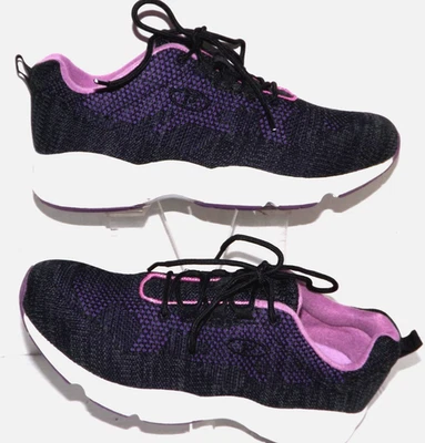 Propet 女式 Stability Fly Walking 运动鞋黑色/浆果 9 码宽 WAA072M — 第 1/4 张图片