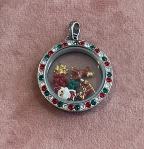 Origami Owl Living Locket Includes Christmas Holiday Santa Floating Charms - Picture 1 of 3