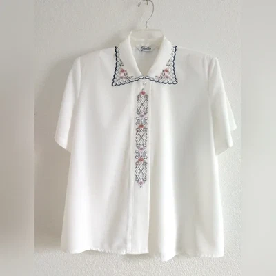 Hermosa Blusa Blanca Bordada Manga Corta por Chuan King Pecho Grande 38" Foto 1 de 4