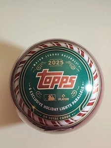 Lata navideña sellada de fábrica Topps 2025 - Imagen 1 de 2