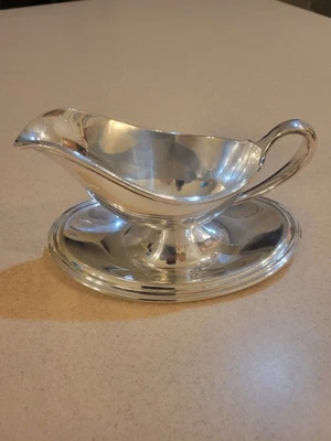 Vintage Reed and Barton Silverplate Gravy Boat com Bandeja Anexada #90, lindo! - Imagem 1 de 4