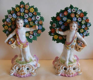PAIR OF 19th CEN. CHELSEA GOLD ANCHOR PORCELAIN FIGURINES, PUTTIES WITH FLOWERS - Picture 1 of 12