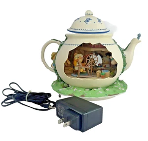 Enesco Teekanne Bungalow beleuchtete bewegliche Spieluhr "Oh What a Beautiful Morning" - Bild 1 von 21