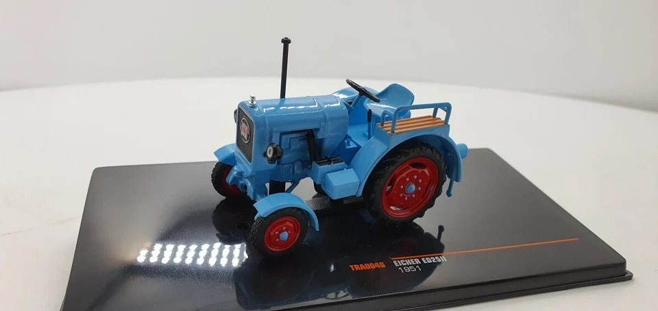 Modellino Trattore Scala 1:43 EICHER ED25II 1951 Modellismo Die Cast Ixo Model - Immagine 1 di 4