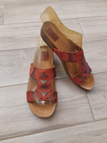 Sandalo piatto Clarks Artisan in pelle modello sud ovest slide on mule. Taglia 8M