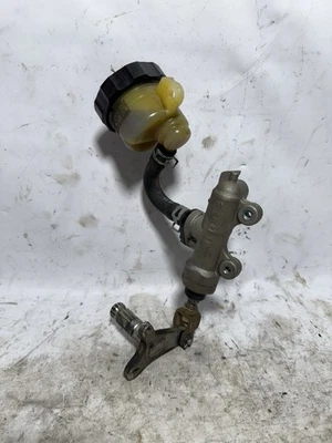 Suzuki Katana 600 2002 OEM cilindro maestro de freno trasero y depósito Foto 1 de 4