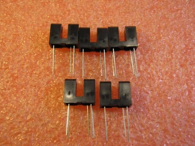 Лот из 5 оптических прерывателей GP1A52HR NOS от Sharp - Изображение 1 из 4