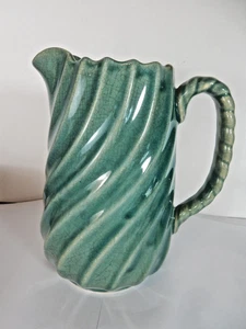 Antiker grüner Ton Steinzeug Krug, Henkel, Ausguss, einzigartiges Design - Bild 1 von 8