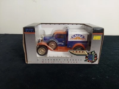 Banco de camioneta Liberty Classic Ford modelo A con llave Eagle County Market Adv fundido a presión Foto 1 de 4