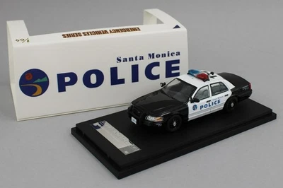 1:64 *ROLLIN DIECAST* BLACK & WHITE Santa Monica FORD CROWN VICTORIA Police Car - Image 1 of 4