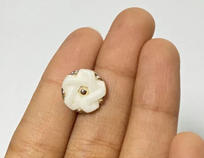 100Gram Shank Flower Buttons Assorted Colors for Crafting & Sewing Vintage Boho - Image 1 of 4