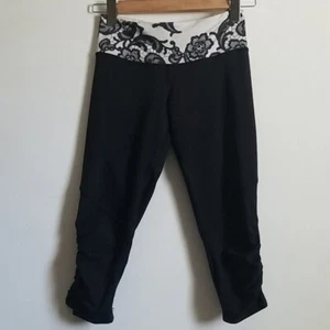 Legging corto Lululemon talla 4 Run For Life estampado floral cachemir negro blanco - Imagen 1 de 9