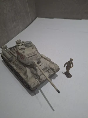 Russian  T-34 Forces of Valor 1/32 Very Good Condition  - Image 1 of 4