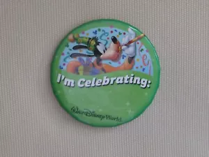 WALT DISNEY WORLD PARKS - "I'M CELEBRATING" PIN / BUTTON - GOOFY - Bild 1 von 4