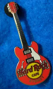 SYDNEY AUSTRALIA ROJO 4 CUERDAS NÚCLEO GIBSON SERIE DE GUITARRA 2006 Hard Rock Café PIN - Imagen 1 de 1