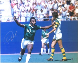 Pele New York Cosmos Autographed 16" x 20" Celebration Photograph - Picture 1 of 1