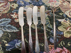 ONEIDA LTD Wm A Rogers Silverplate Wildwood 6" SEAFOOD FORK pickle olive Mixed L - Picture 1 of 3
