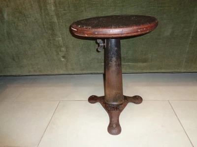 Antiguo taburete de asiento de hierro fundido trípode ajustable de maquinista de costura Singer Foto 1 de 4
